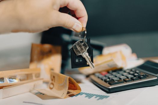 Schlüssel, Geld - onlinebewertung vs. Gutachten